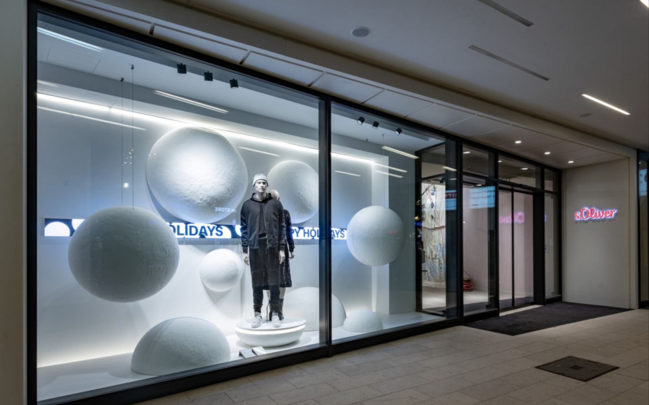 s.OLIVER | WINDOW CAMPAIGN - LED MODULE