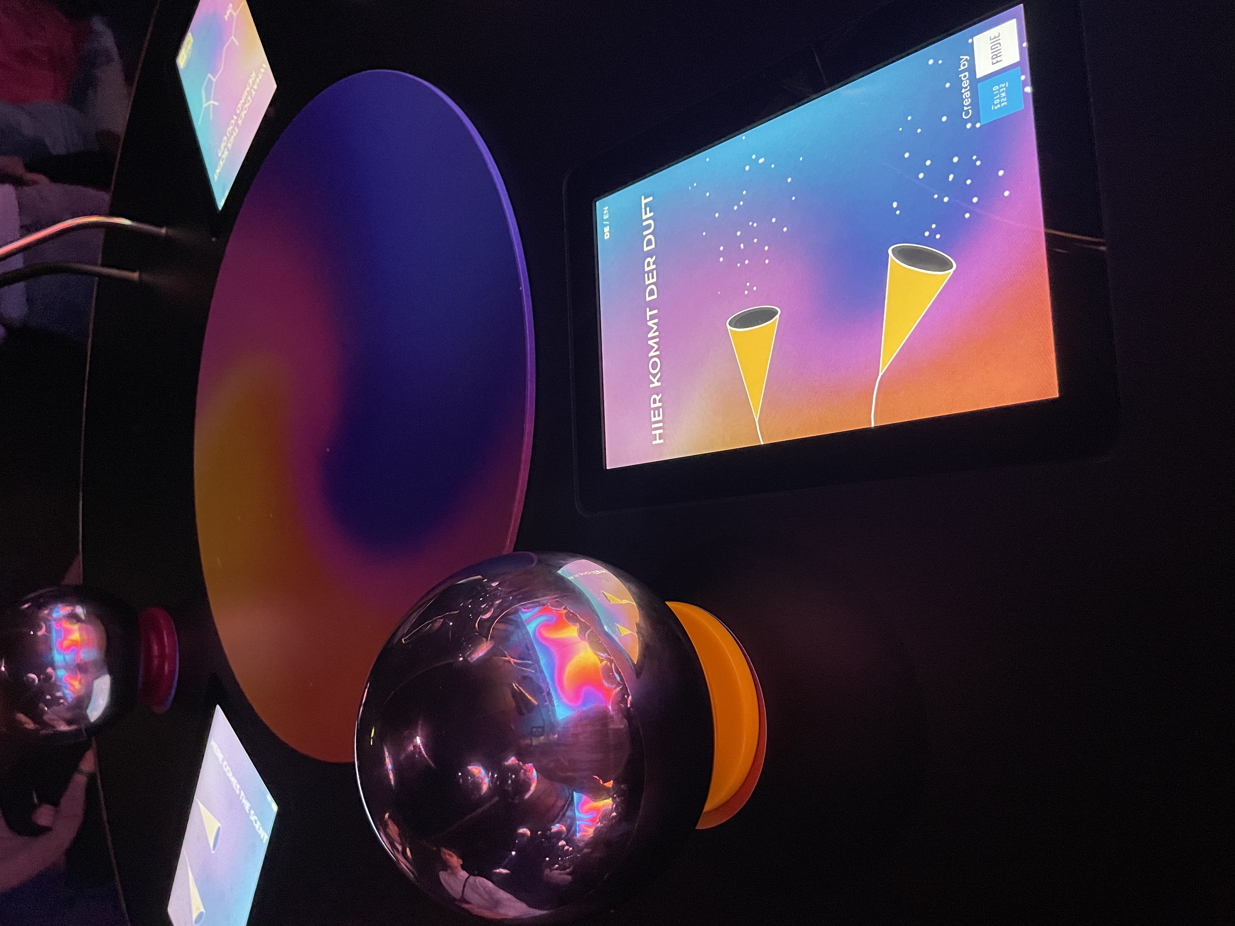 KUNSTPALAST DÜSSELDORF | SCENT TABLE